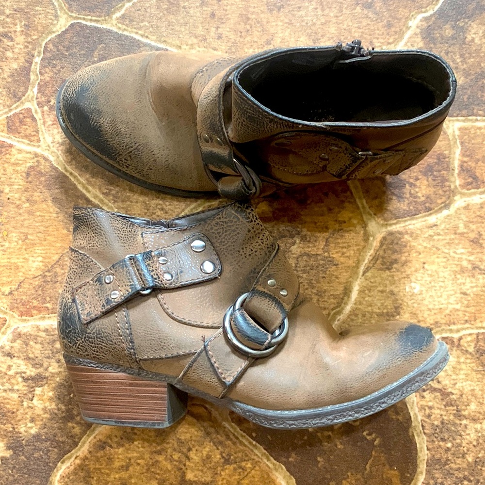 Sonoma Booties w/ Memory Foam